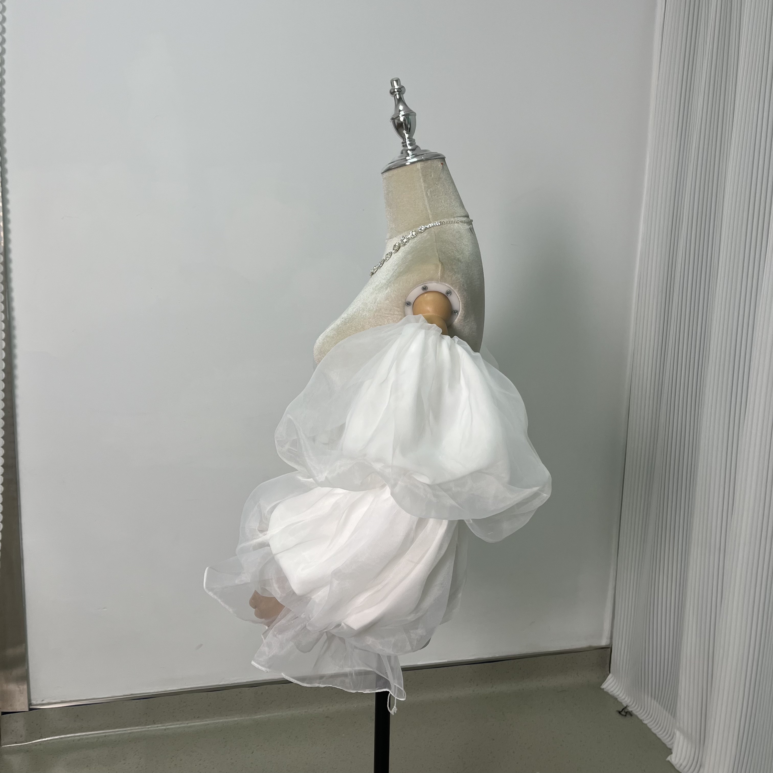 姫袖 オーガンジー クレープ生地 可愛い オフホワイト 色直し パフスリーブ 花嫁 ウェディングドレス