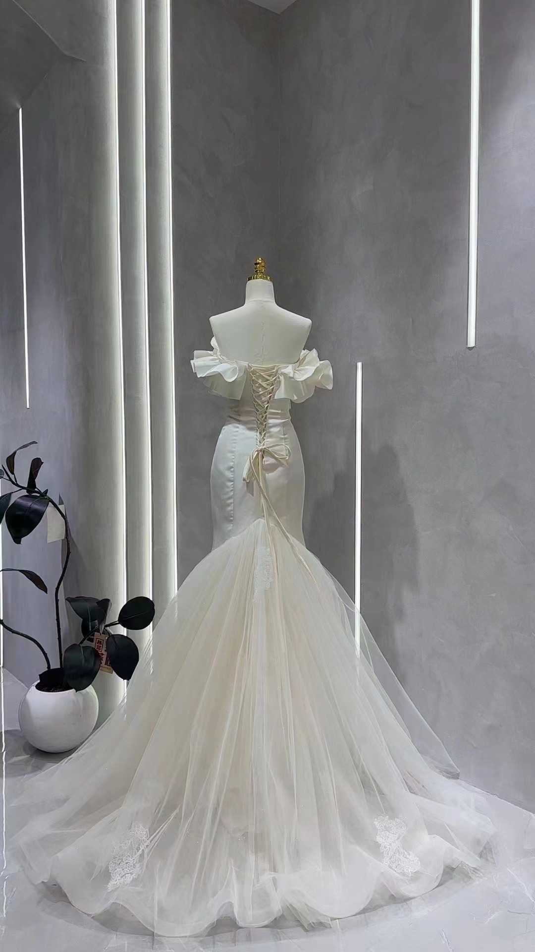 Aimer/オフボートネックドレス/コーラルピンク/入学式/結婚式/入園式 残りわずか】【WEB限定】レースブラウス付きサテンロングドレス