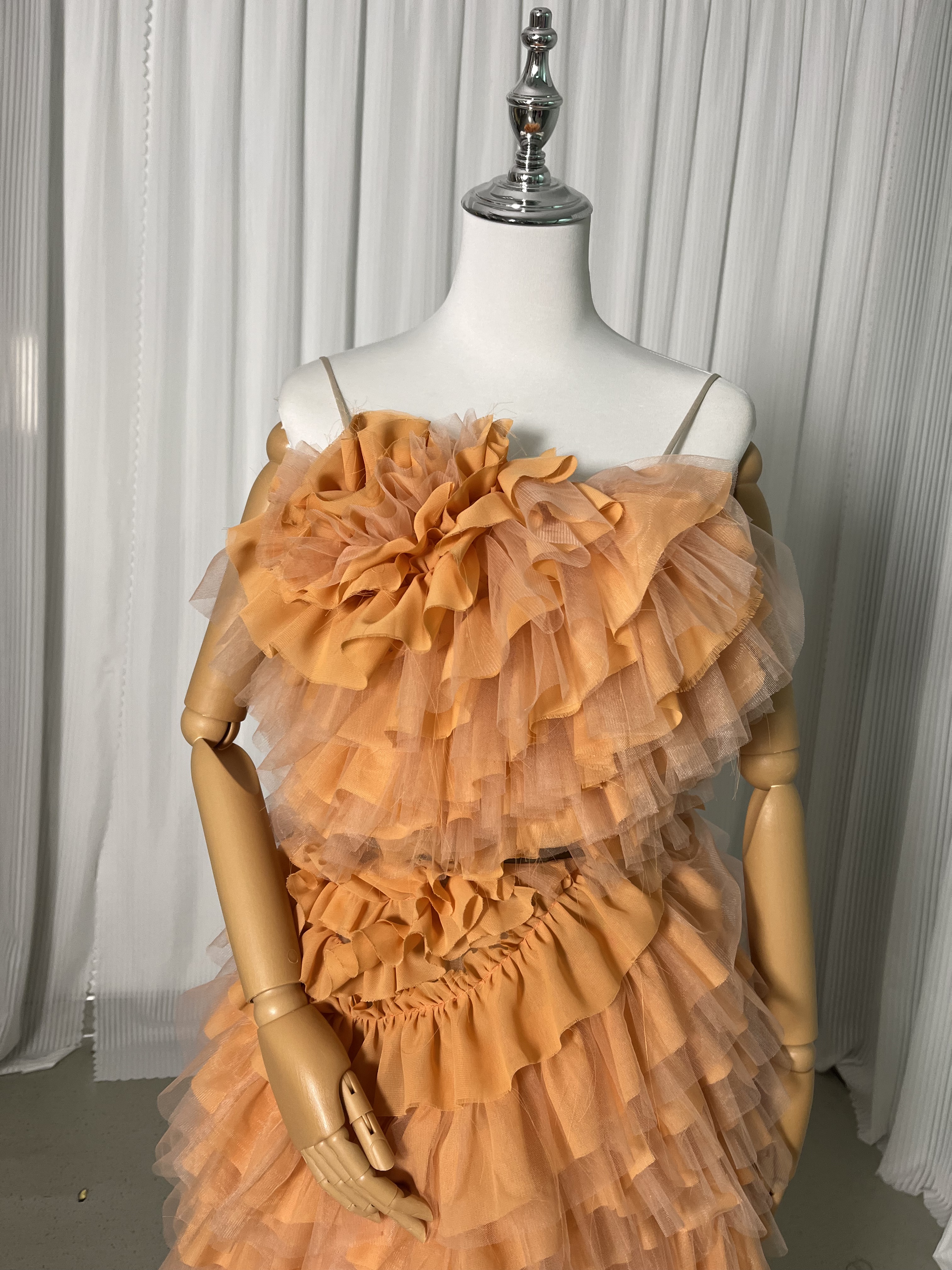 豪華！パーティードレス オレンジ キャミソール ラッフルフリル デザイン感 プリーツスカート 前撮り 二次会