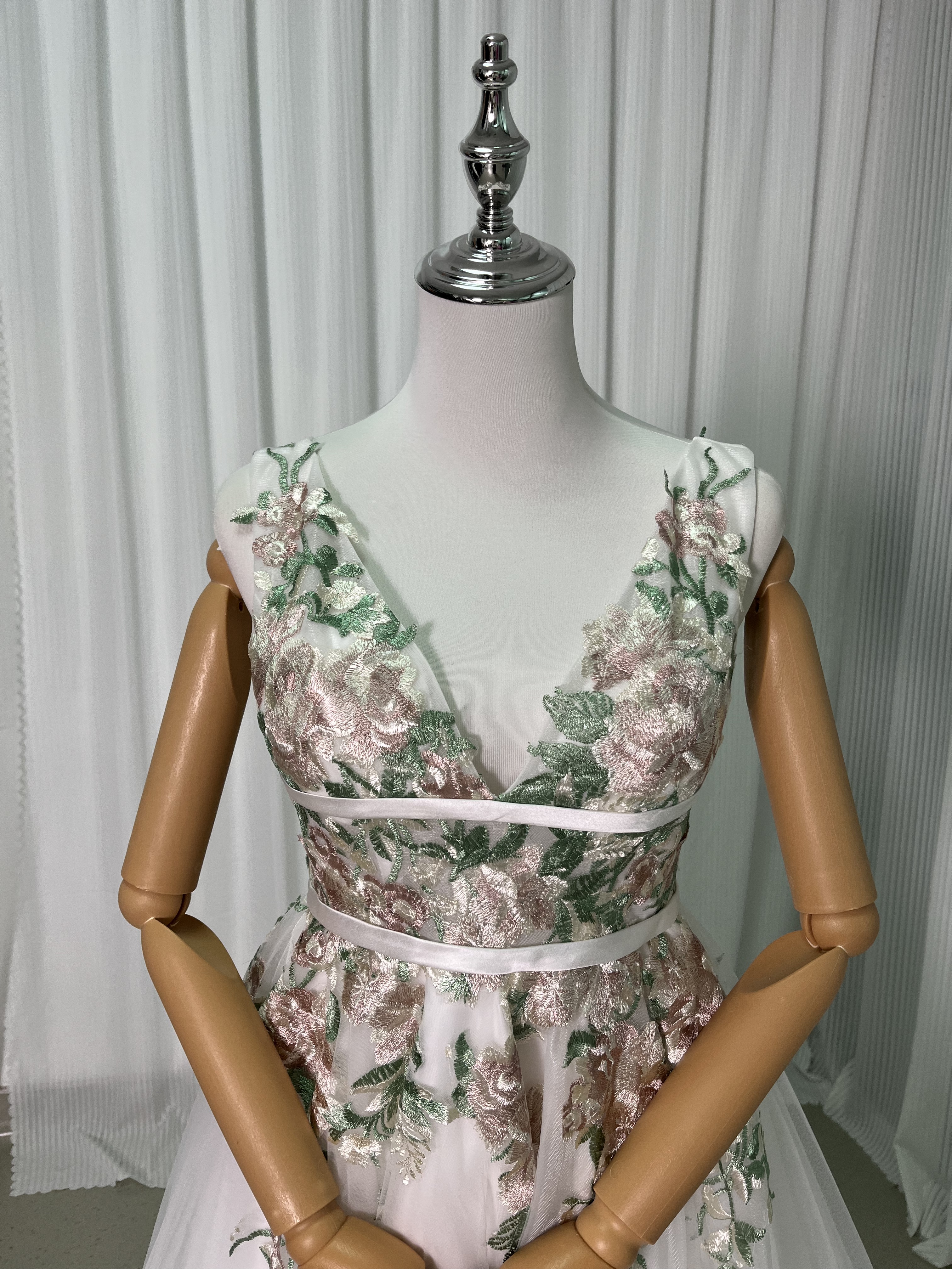 ウェディングドレス Vネック 美しい花レース 背中見せ 編み上げ 結婚式 前撮り