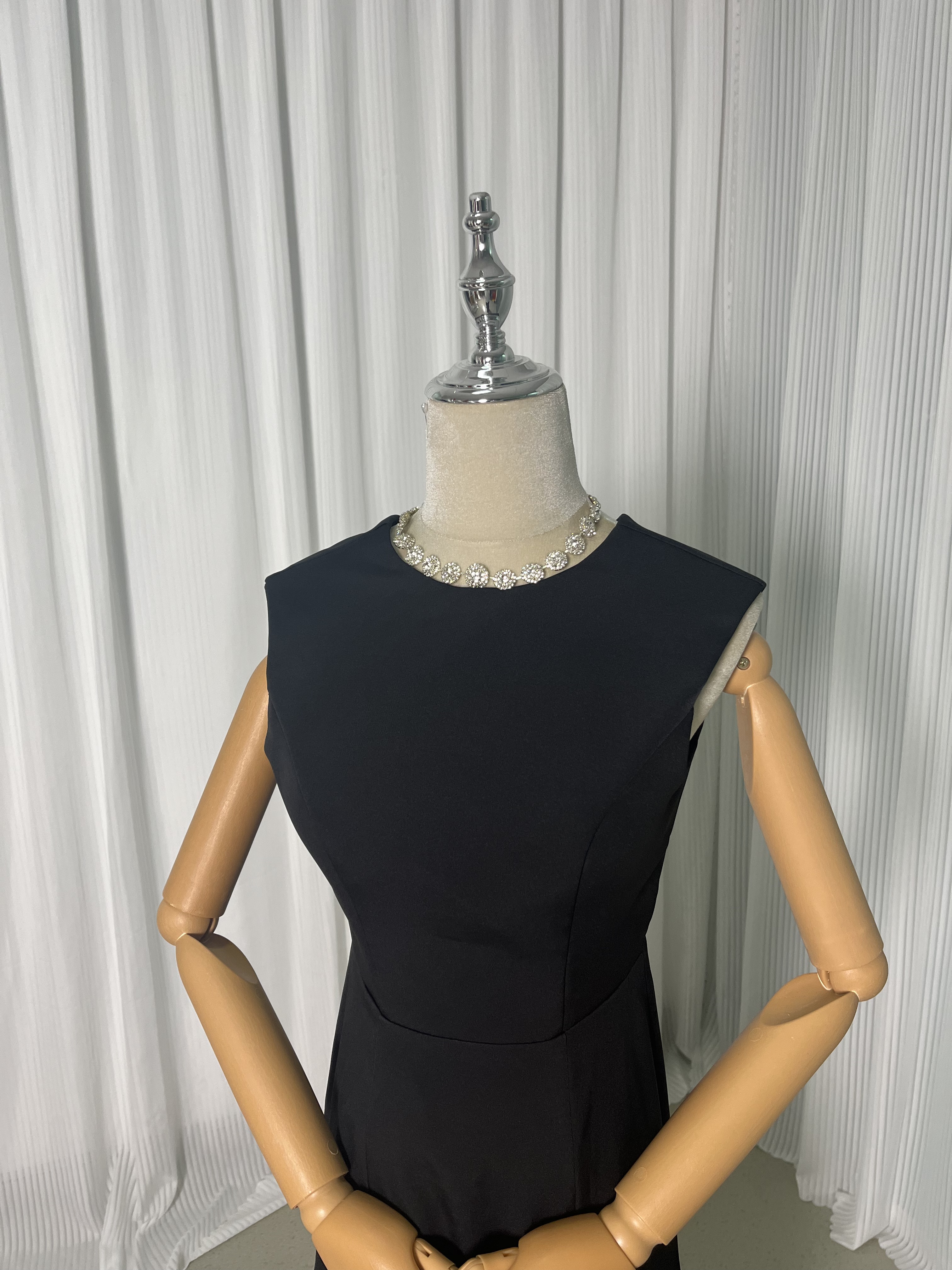 エレガント パーティードレス ブラック 背中見せ ノースリーブ 細見えシルエット 前撮り 二次会