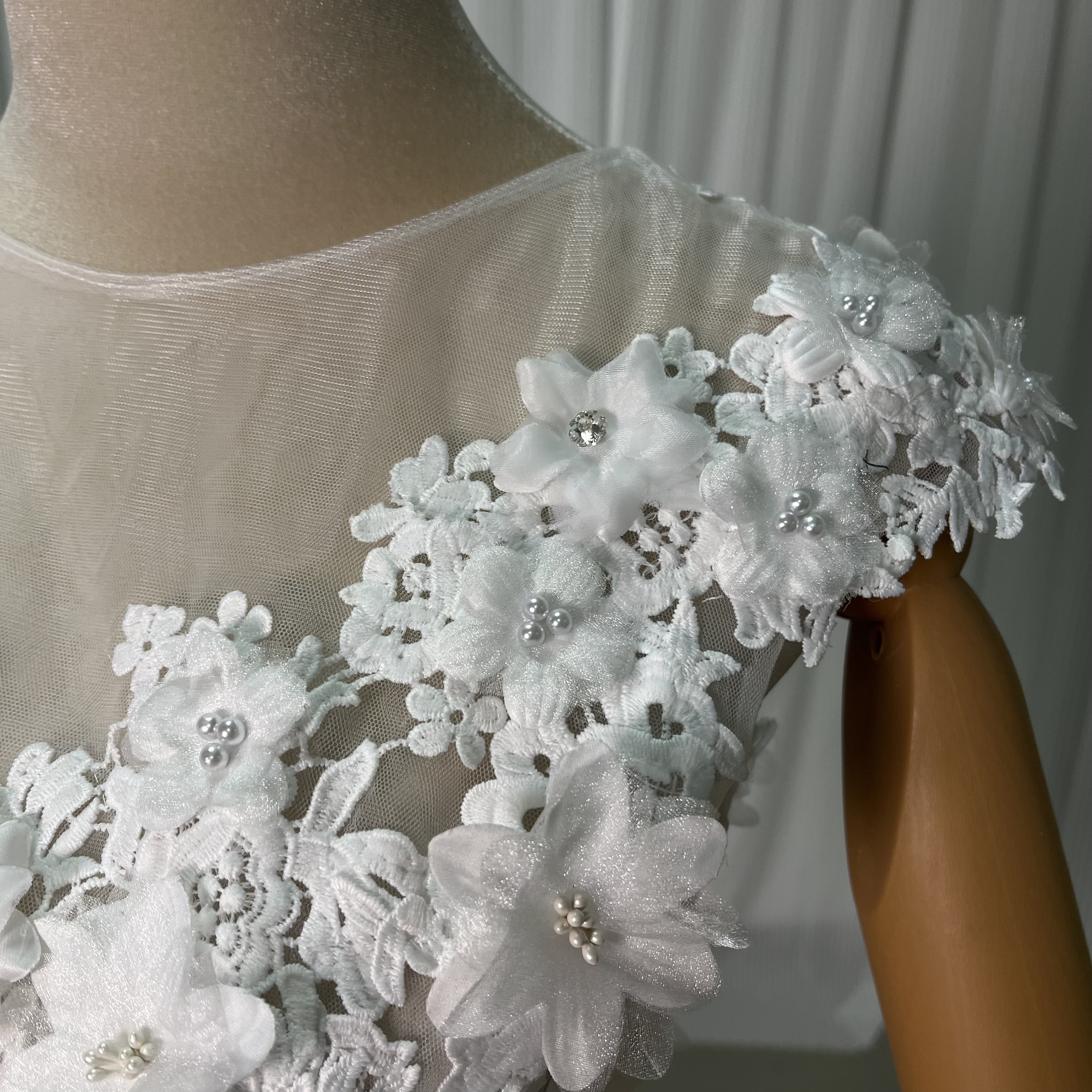 ボレロ 花モチーフ くるみボタン 3D立体レース刺繍 結婚式 可愛い 花嫁