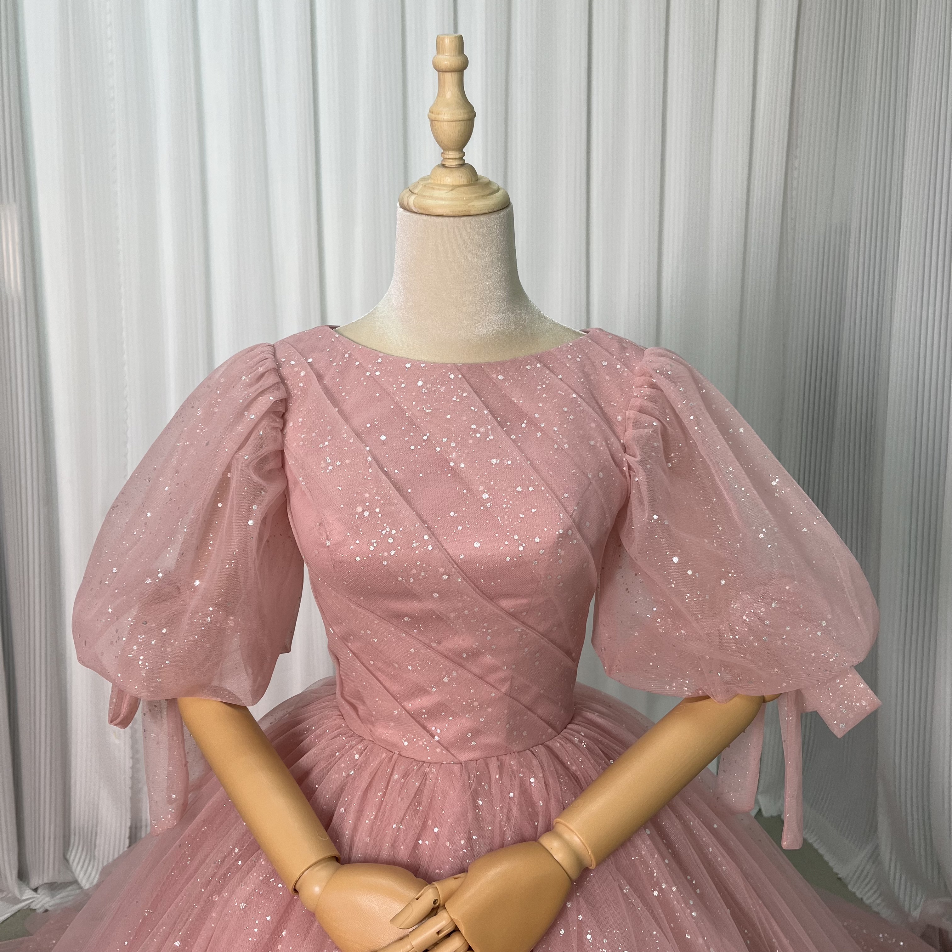 上品！カラードレス ピンク パフスリーブ キラキラグリッターチュール 編み上げ チュールドレス 花嫁