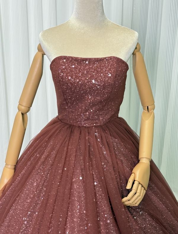 上品！カラードレス ボルドー色 ベアトップ デザイン感 キラキラスパンコール チュールスカート 花嫁