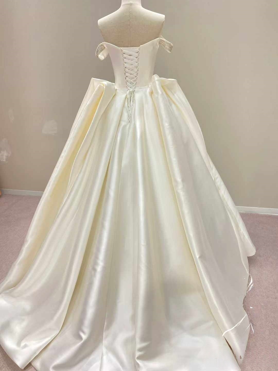 ウエディングドレス オフショルダー アイボリー ビジュー ミカドサテン プリンセスライン 結婚式