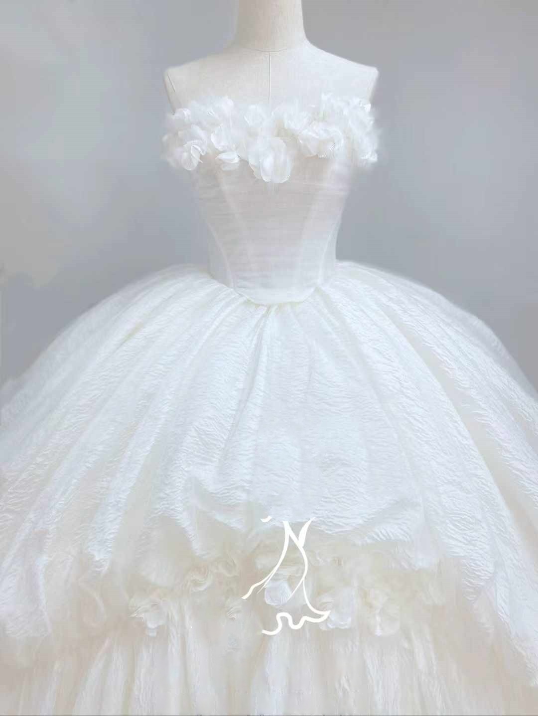 上品！ウエディングドレス プリント模様 ベアトップ フリルドレス オフホワイト プリンセスライン 花嫁