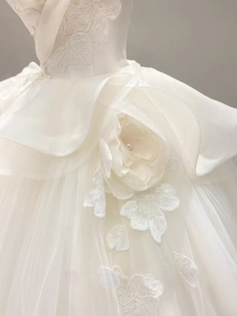 豪華！ウェディングドレス ベアトップ フリルドレス シアーな美しさ 花モチーフ 結婚式