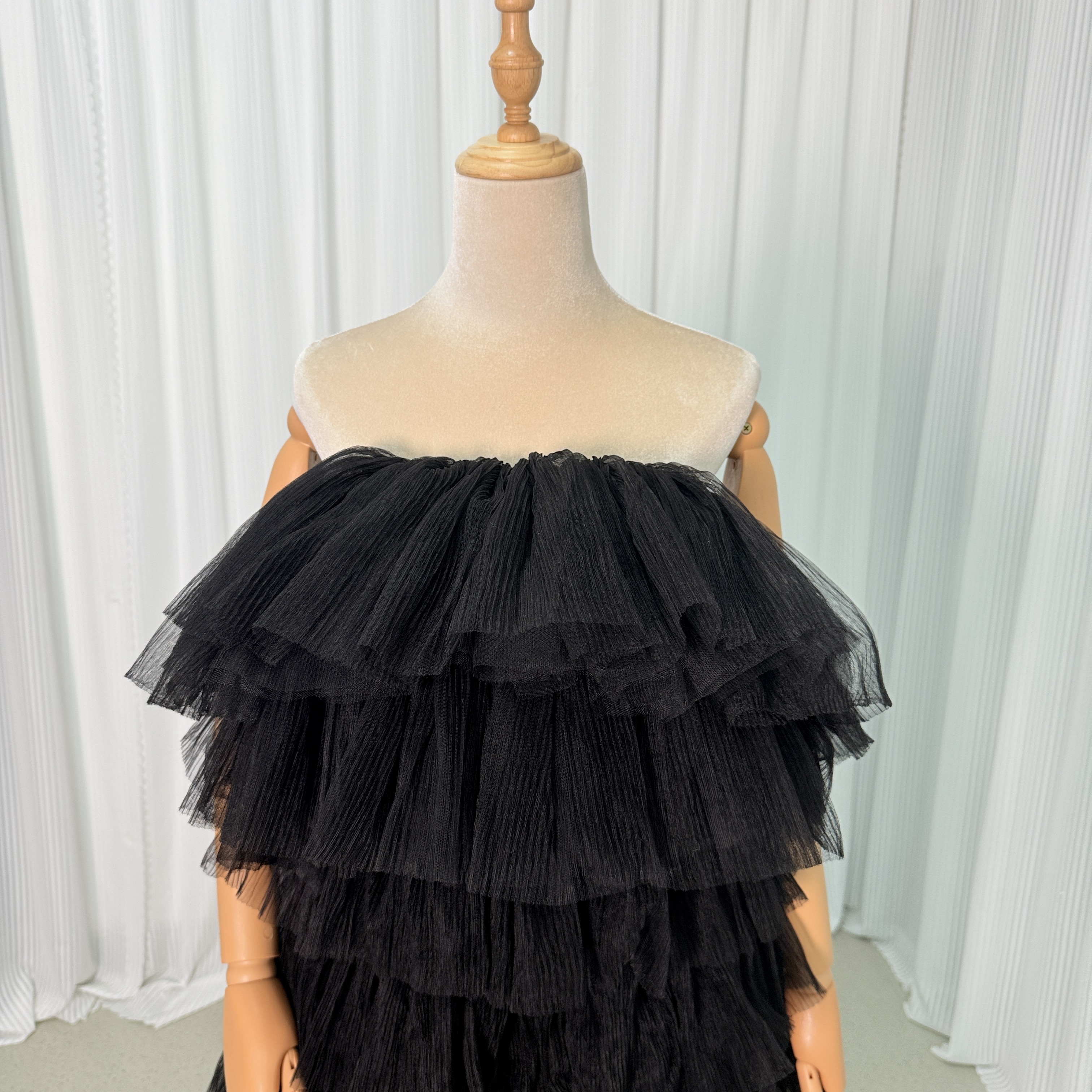 パーティードレス ブラック ベアトップ 柔らかく重ねたチュールスカート 可愛い 前撮り