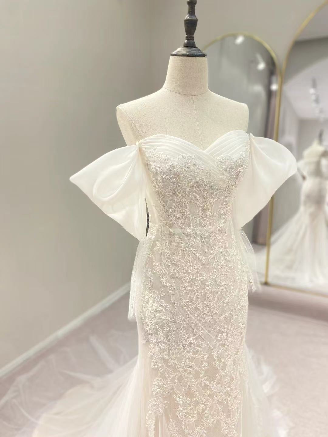 美品！ウェディングドレス 姫袖 取り外し袖 結婚式 ブライダル スレンダーライン 拳式/前撮り