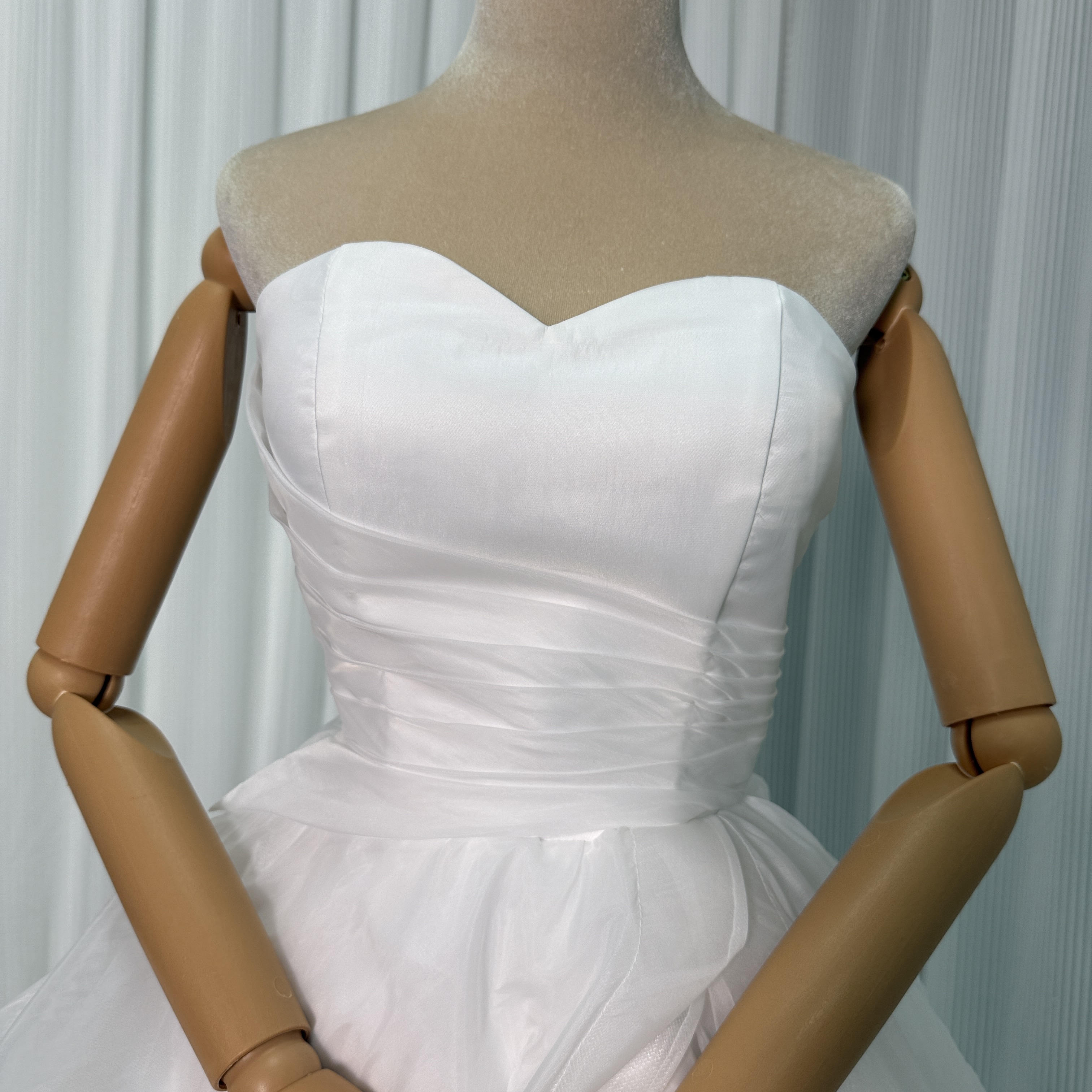 エレガント ウエディングドレス ベアトップ プリーツスカート プリンセスライン 編み上げ 結婚式