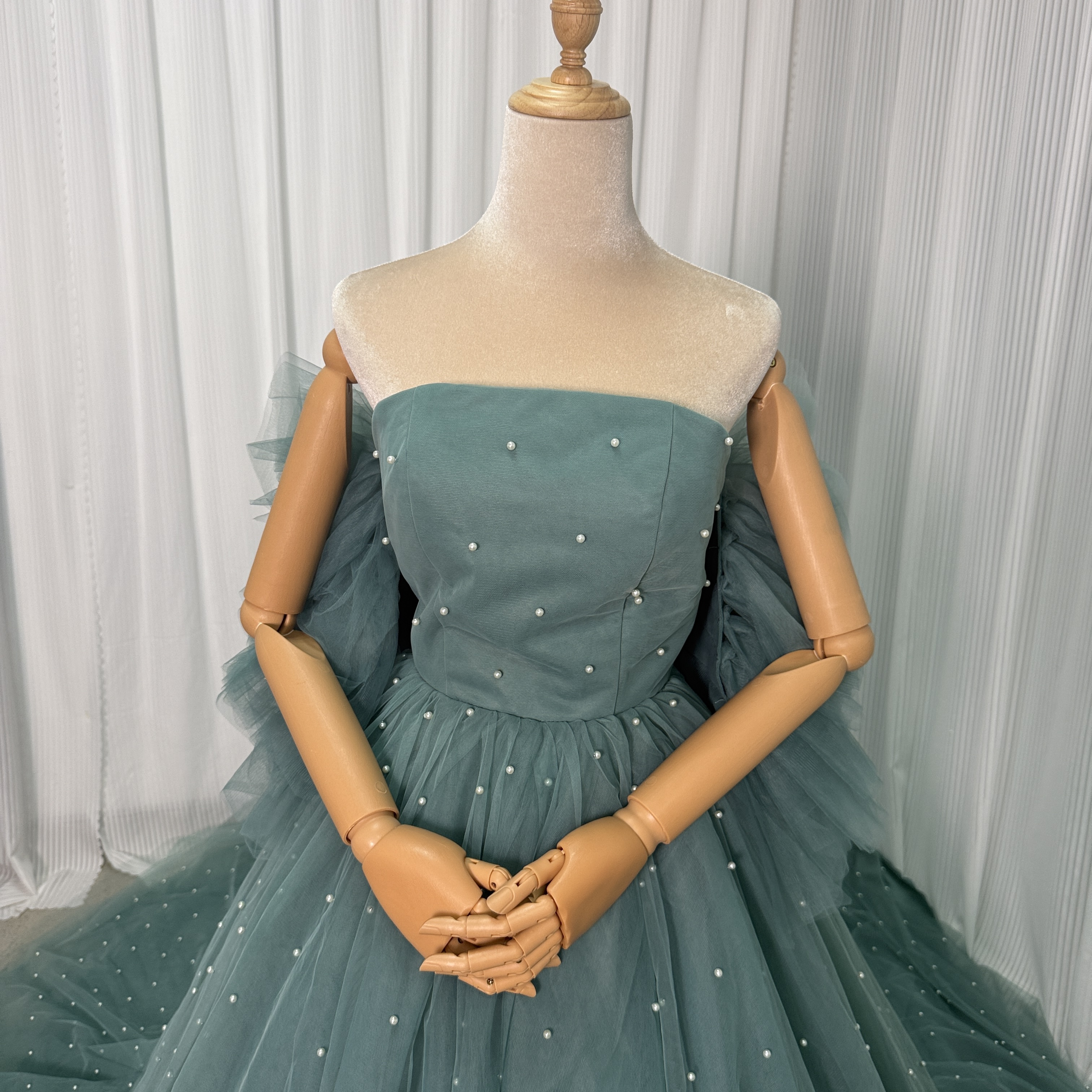 ミントグリーン カラードレス ベアトップ 取り外しふんわりバックリボン パール チュールスカート 披露宴