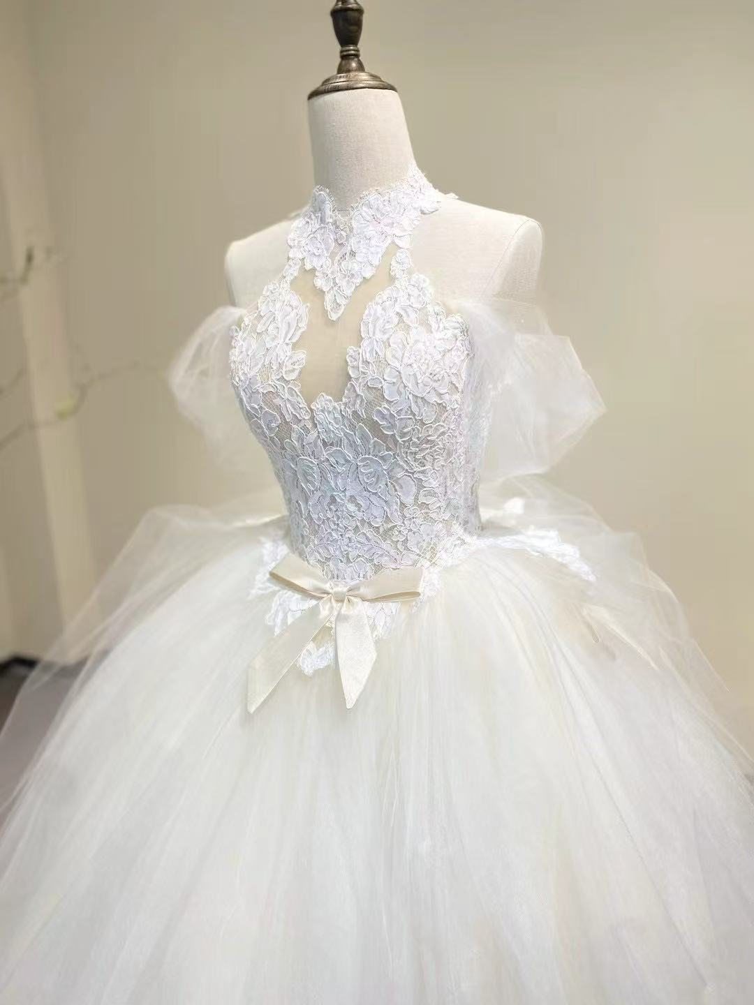 ウェディングドレス ホルターネック オフショルダー プリンセスライン 美しい花レース 結婚式