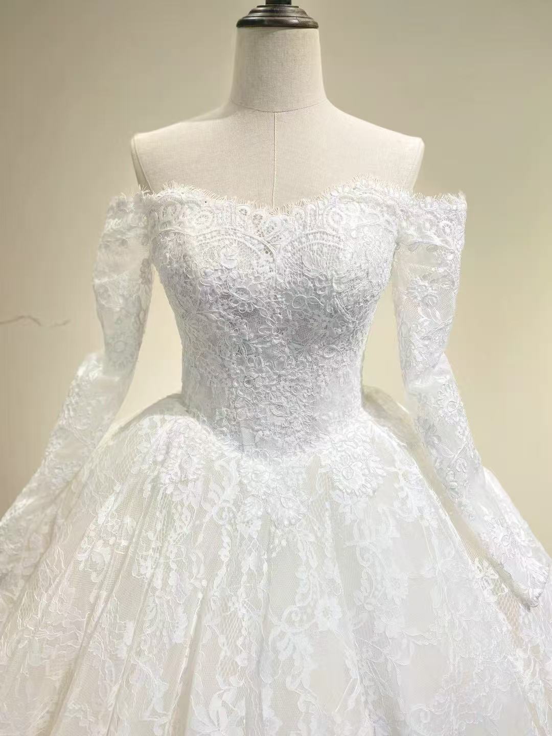ウェディングドレス オフショルダー ロングスリーブ 贅沢な総レース プリンセスライン 編み上げ 花嫁