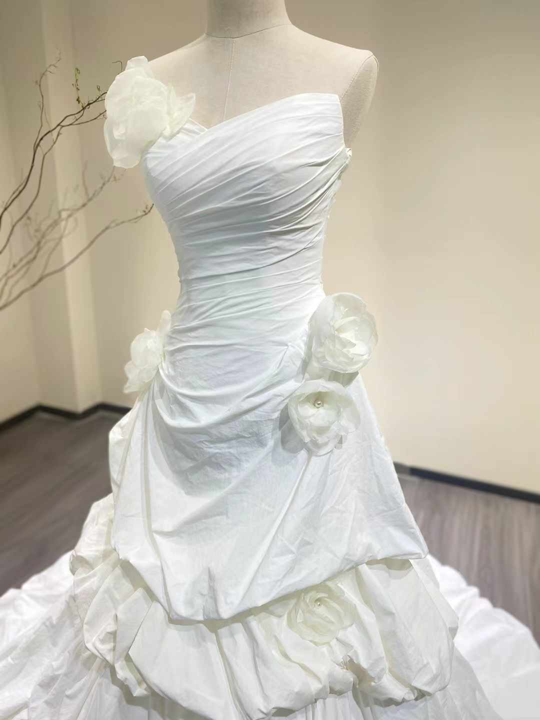 ウェディングドレス デザイン感 マーメイドライン ハンドメイド ラッフルフリル シルクタフタ 花嫁