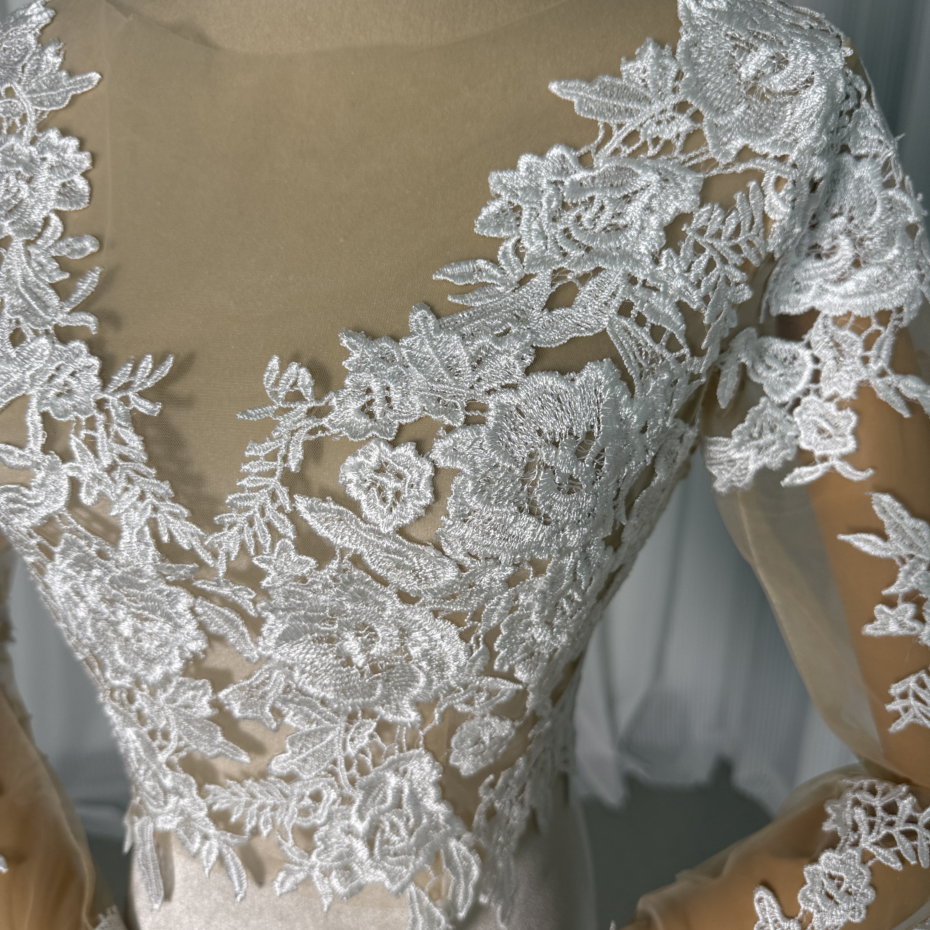 トップス Vネック ロングスリーブ くるみボタン 上品花レース 花嫁/結婚式