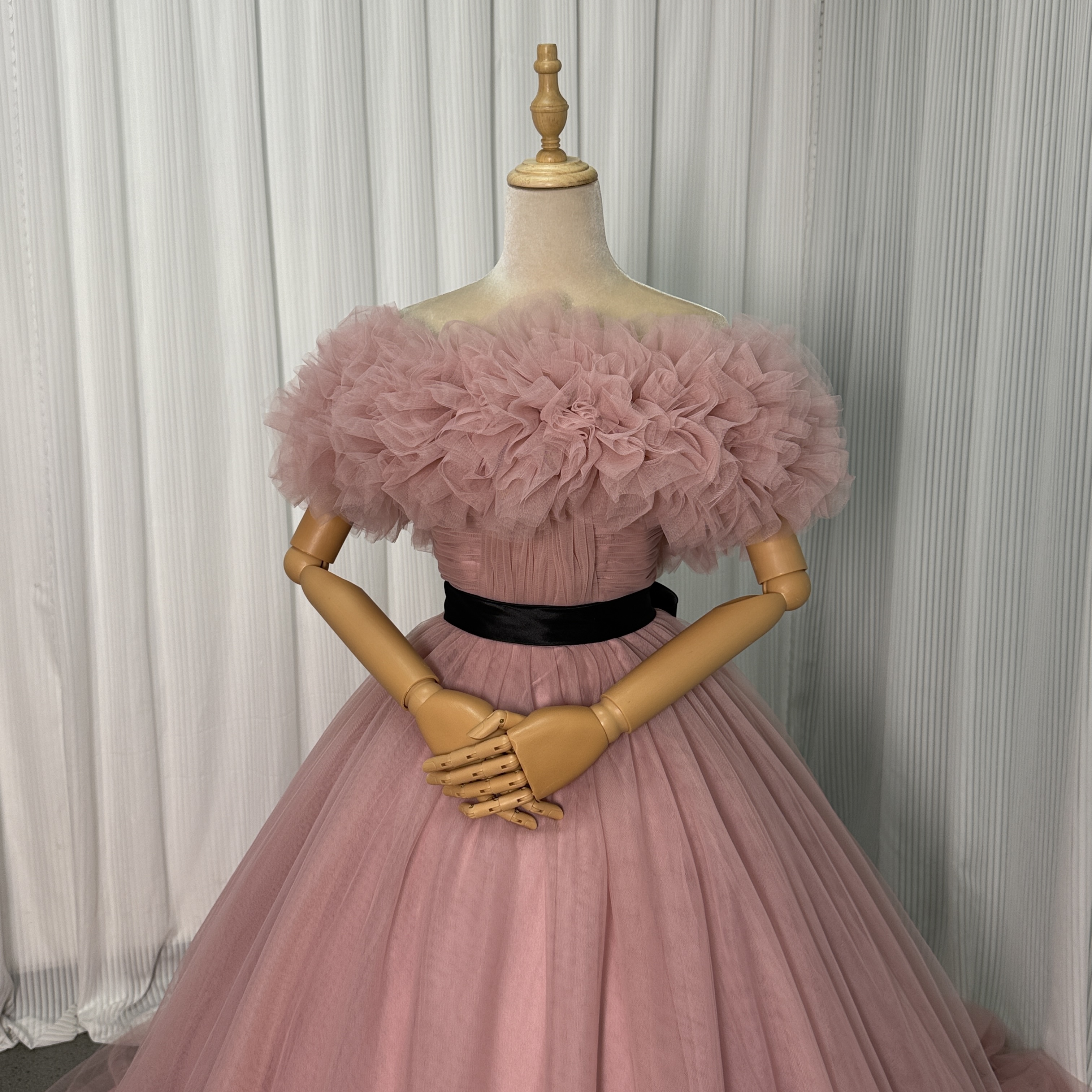 のみオフショルダー ピンク ラッフルフリル 編み上げ ソフトチュール 花嫁