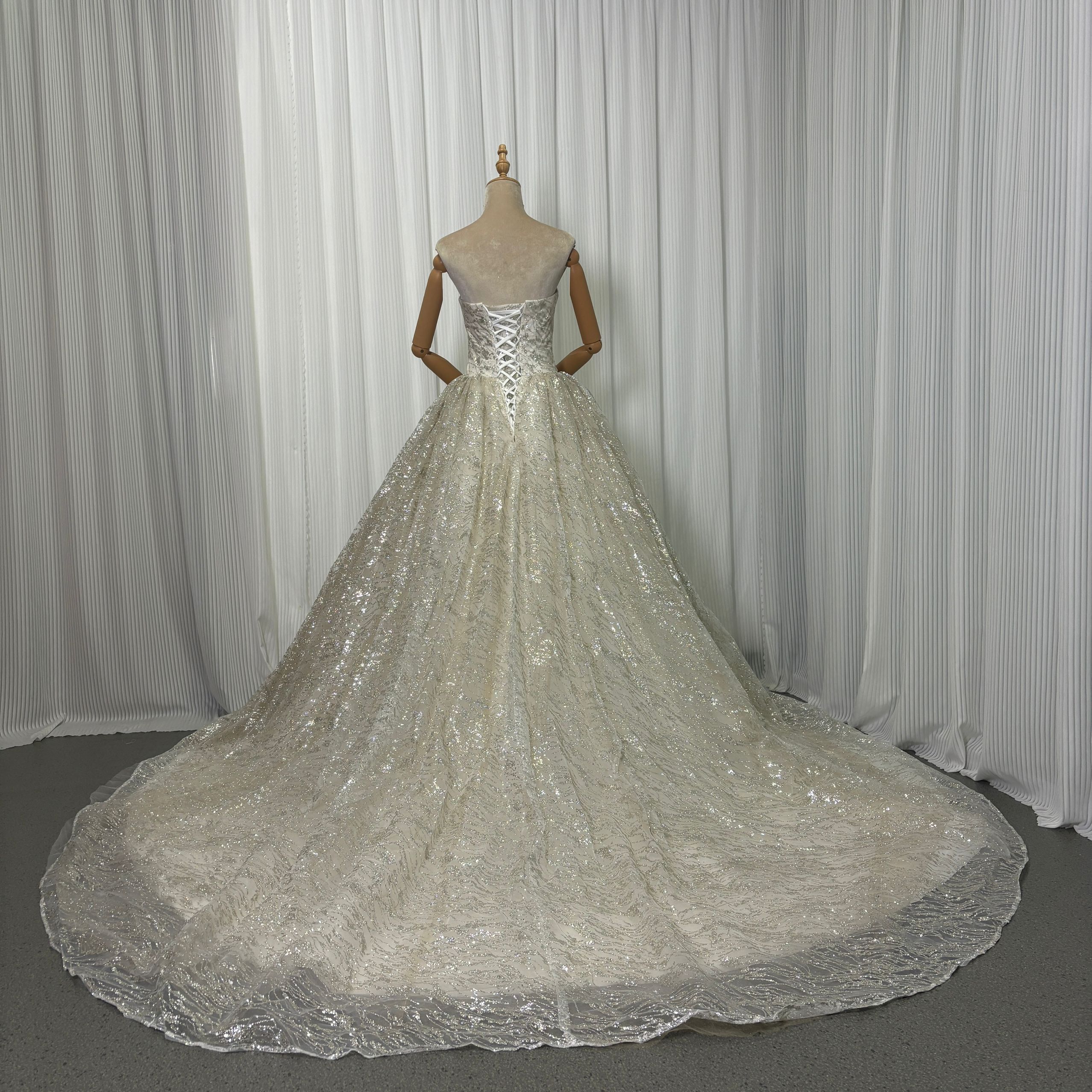 華やか ウェディングドレス ベアトップ グリッタードレス 憧れのドレス 結婚式