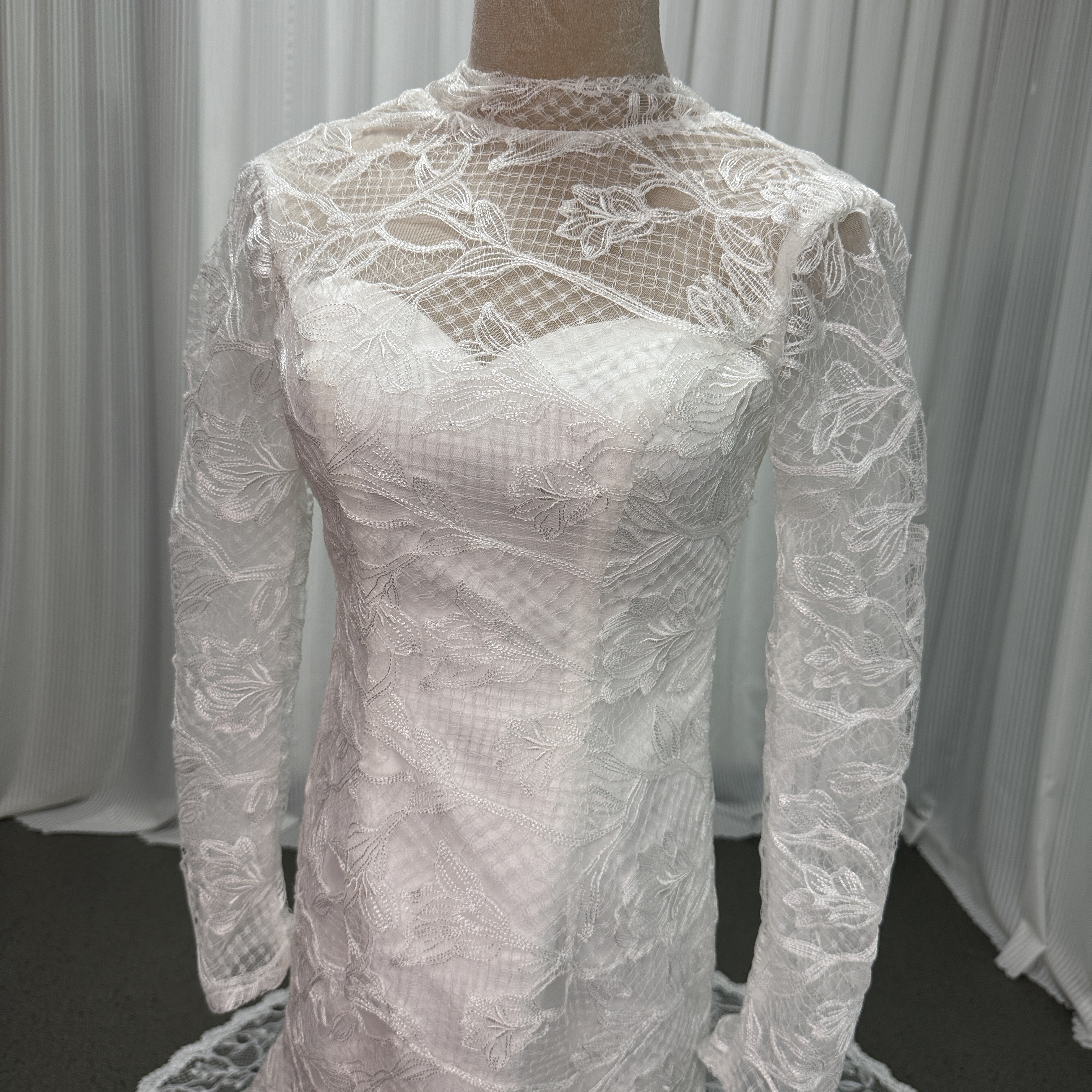 ウェディングドレス ロングスリーブ マーメイドライン 贅沢な総レース 華やかなトレーン 結婚式/披露宴