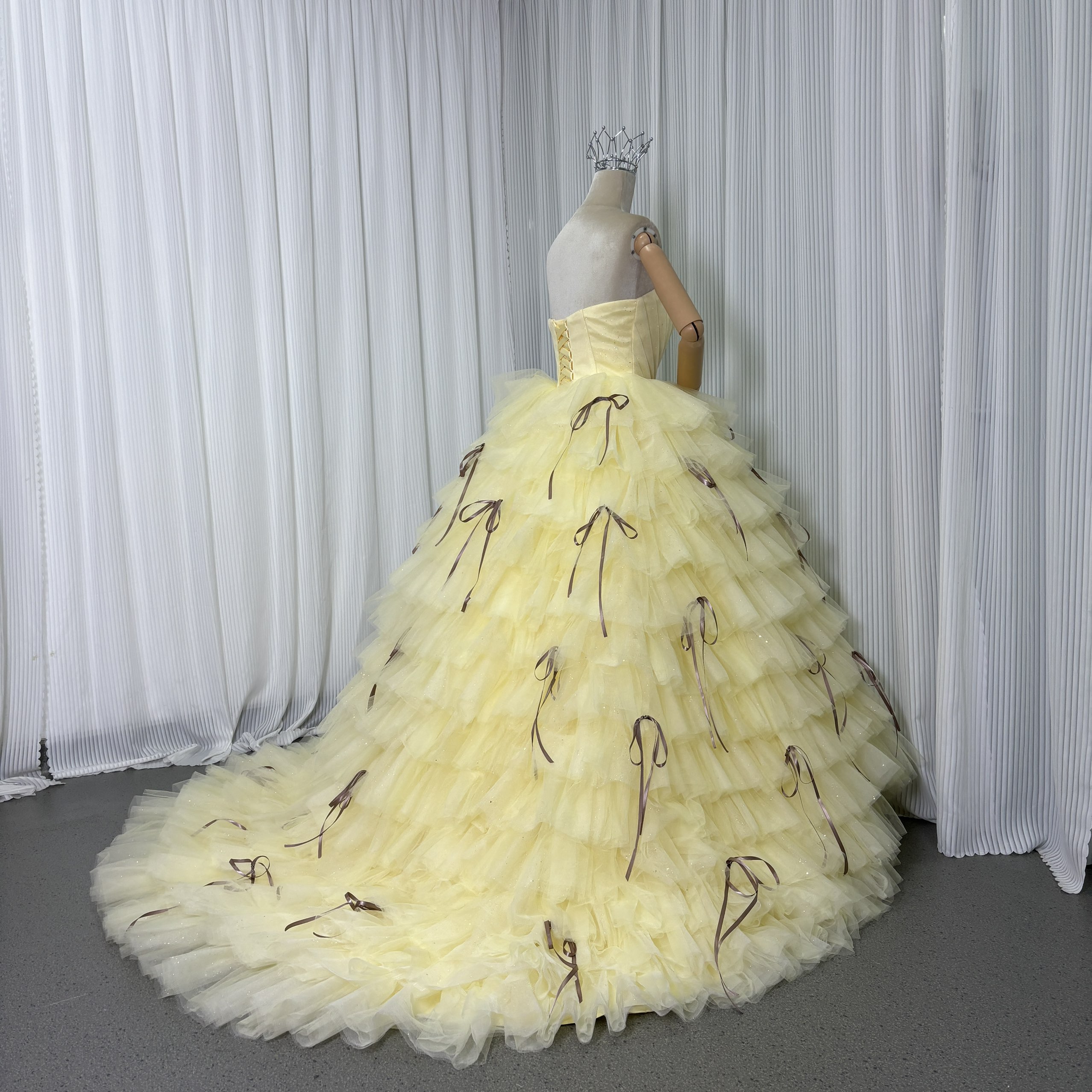 カラードレス パステルイエロー ベアトップ 柔らかく重ねたチュールスカート リボン キラキラチュール 前撮り