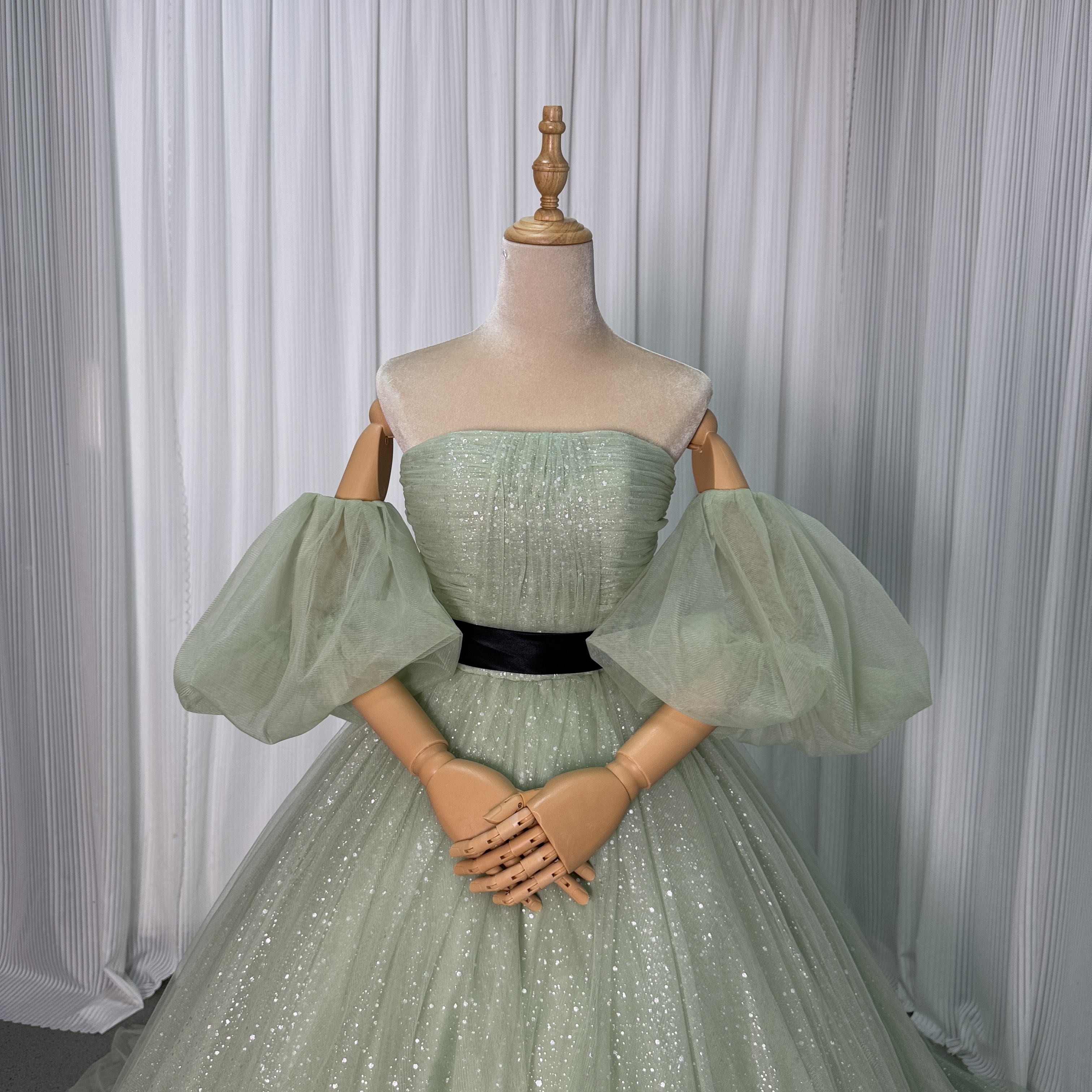 カラードレス ミントグリーン ベアトップ パフスリーブ サッシュベルト シークインチュール ロングトレーン 花嫁