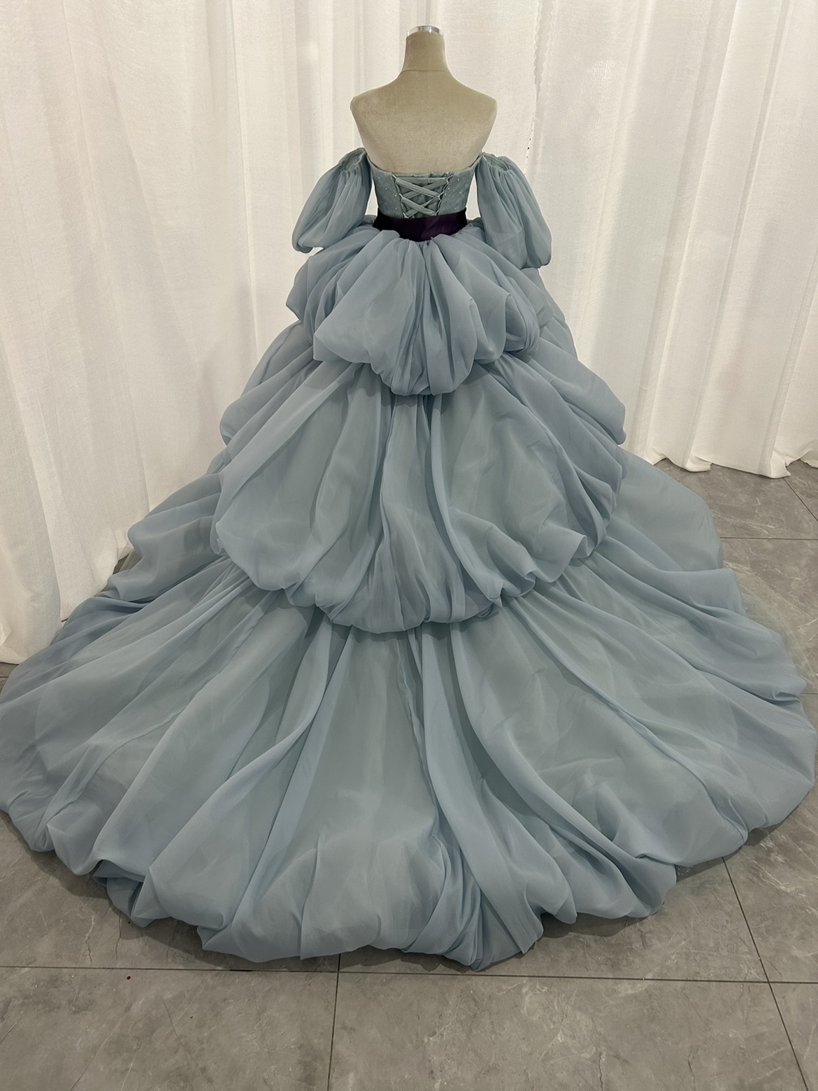 カラードレス ライトブルー ベアトップ キラキラチュール パフスリーブ ふわふわドレス 華やかなトレーン 二次会