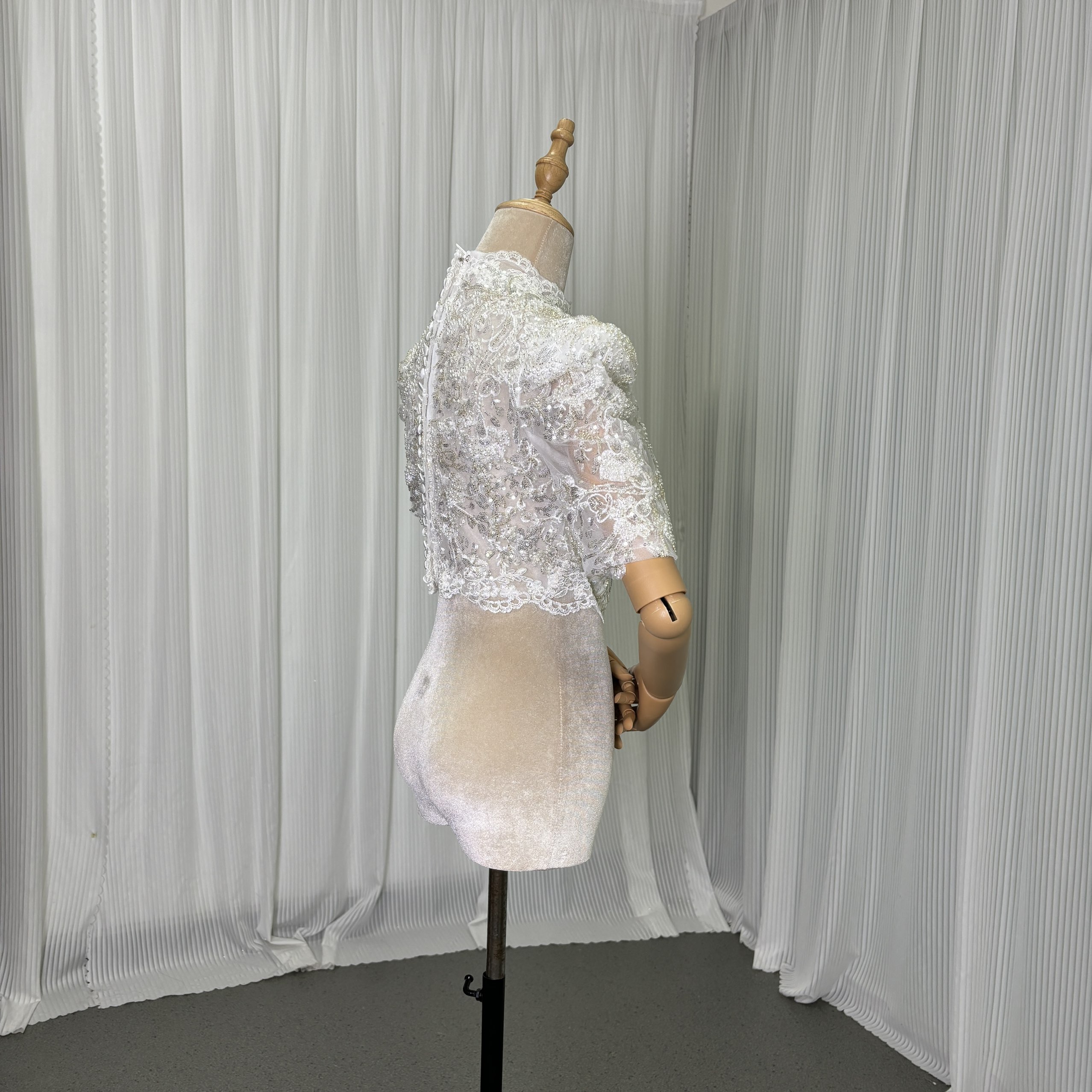 人気上昇！ボレロ 美しい花レース キラキラスパンコール 半袖 くるみボタン 可愛い 結婚式/前撮り