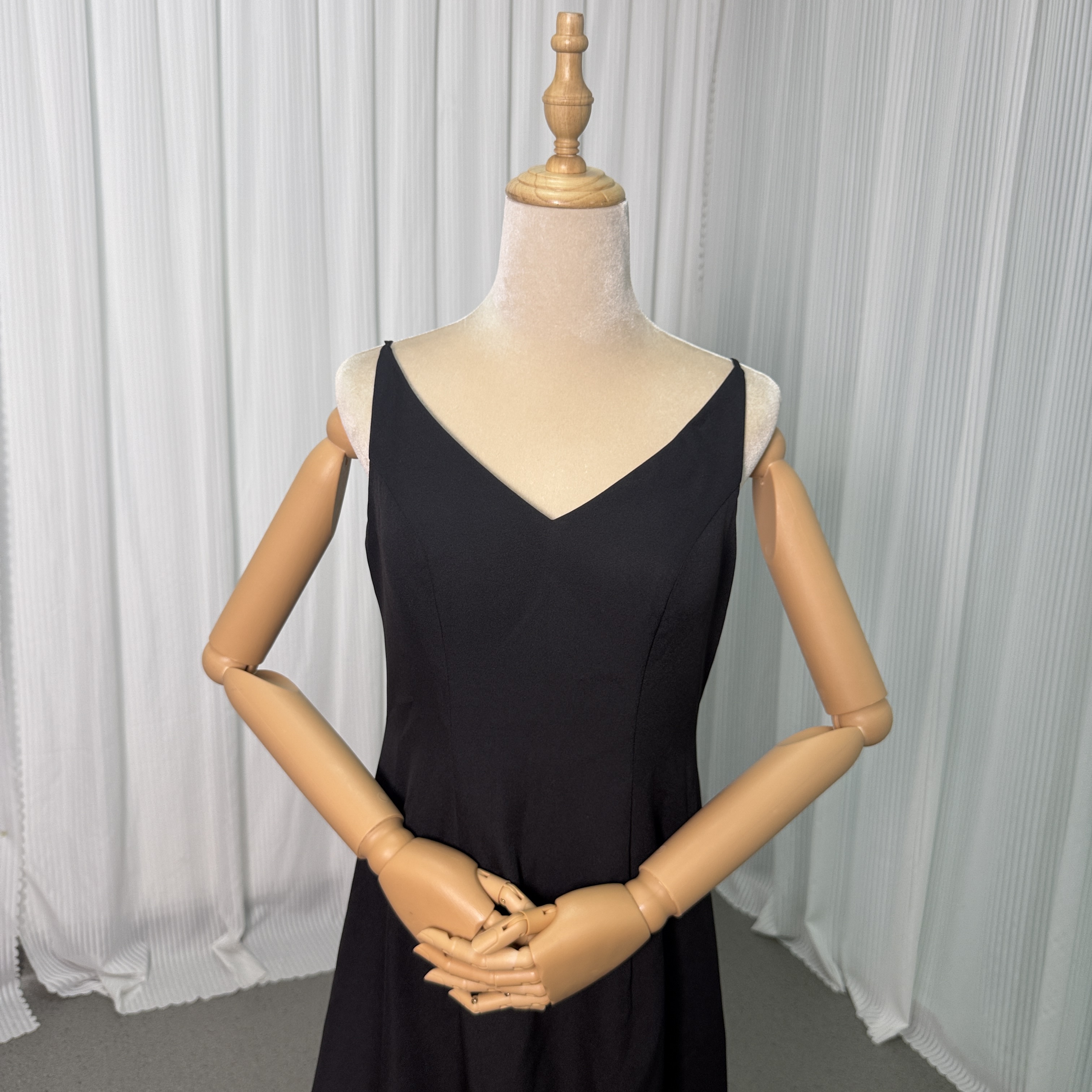 パーティードレス ブラック キャミソール Vネック 背中見せ スレンダーライン 二次会