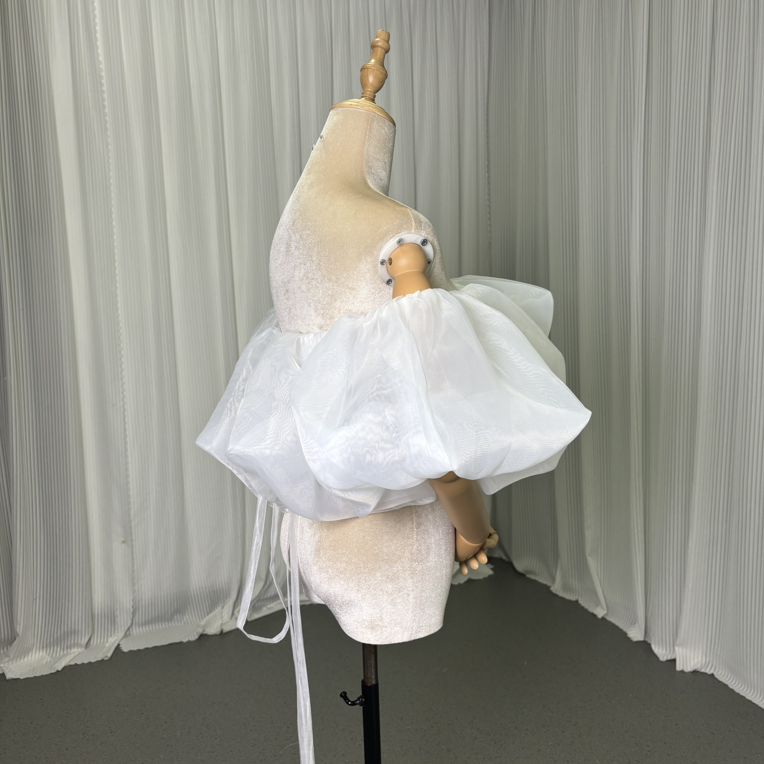 オフショルダー オフホワイト 上質オーガンジー 編み上げ ふわふわ エレガント 結婚式/披露宴