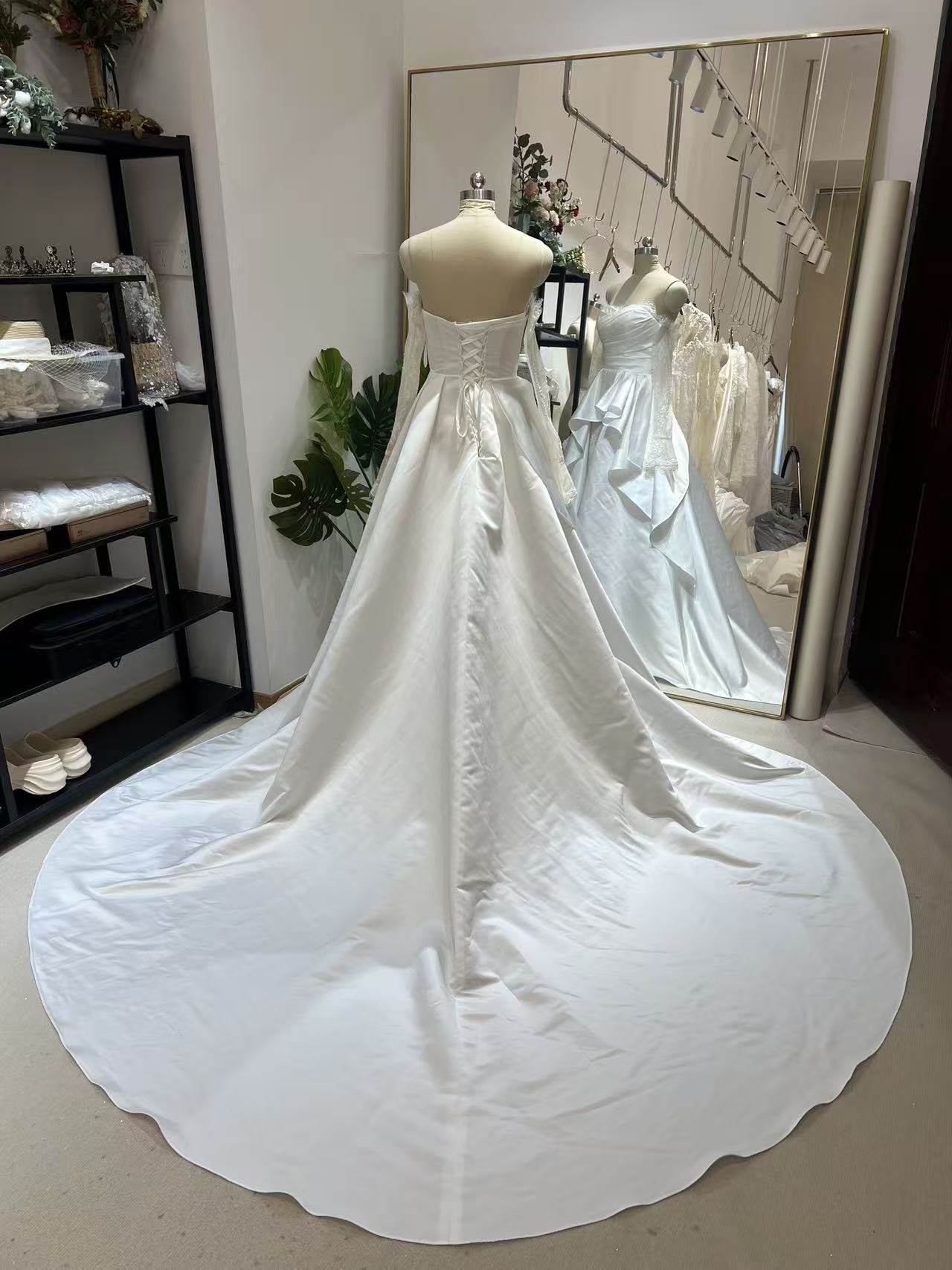 フランス風 ウェディングドレス ベアトップ 贅沢な総レース 取り外しトレーン ブライダル 結婚式