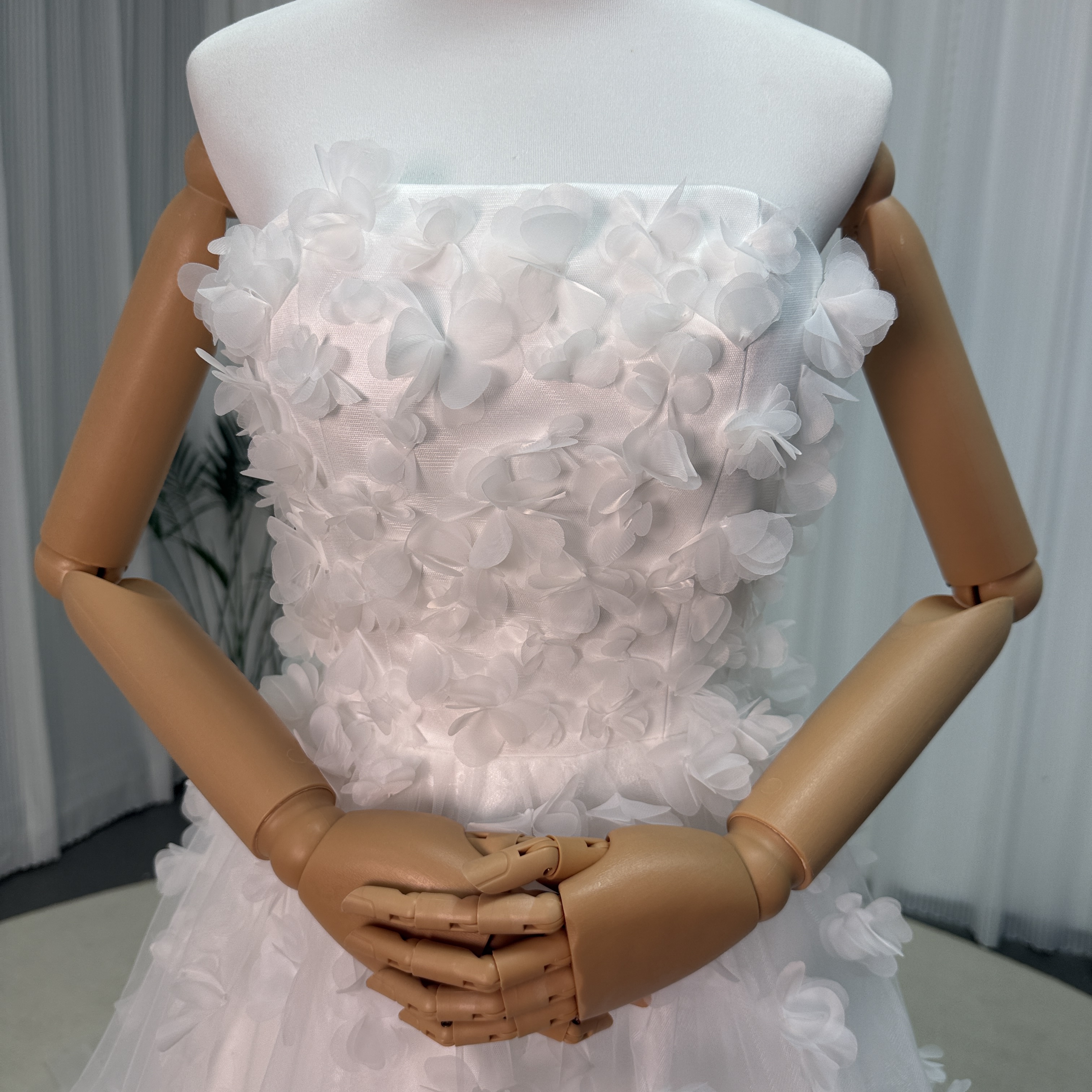 フランス風 ウエディングドレス ベアトップ 3D立体花レース刺繍 優雅なシルエット トレンド人気 結婚式