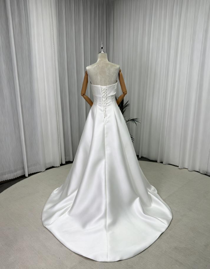 フランス風 ウェディングドレス ベアトップ 細見えシルエット 短トレーン ミカドサテン 結婚式