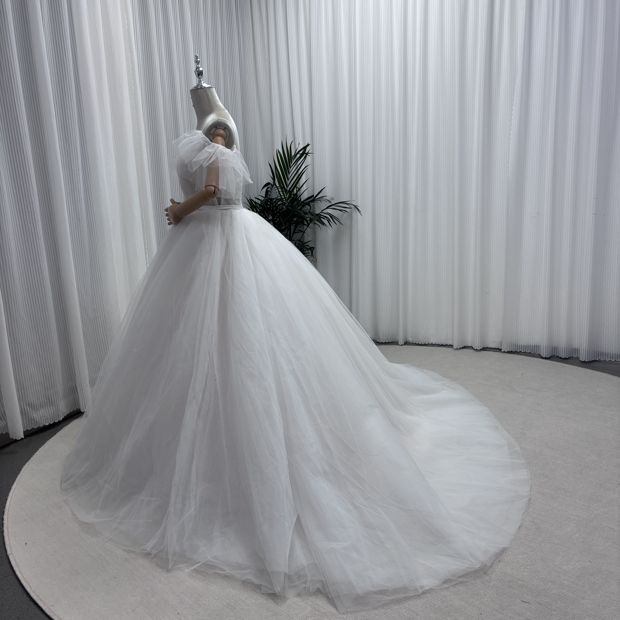 フランス風 ウェディングドレス キャミソール フリル袖 プリンセスライン 編み上げ 結婚式