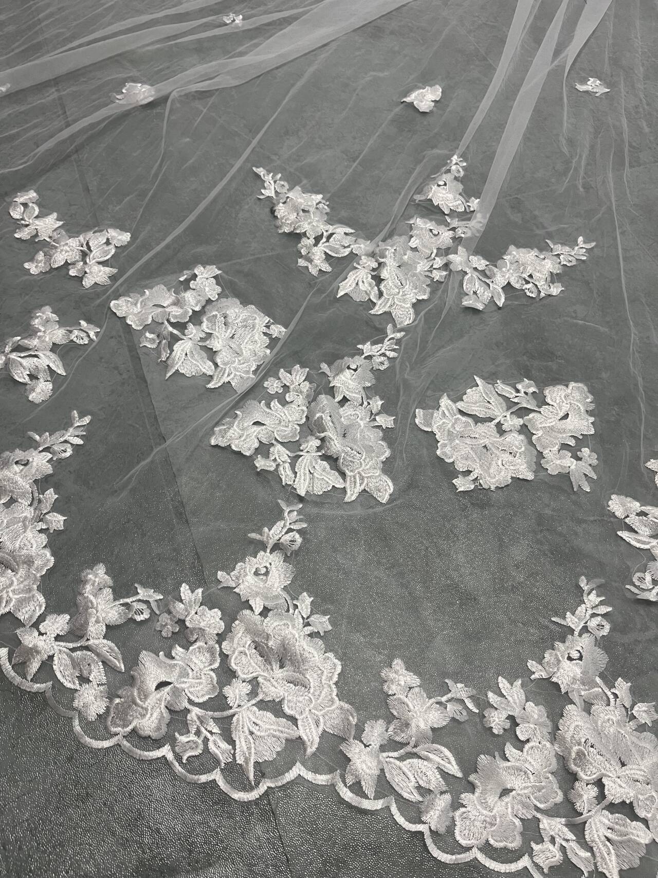 美品！ロングベール パール ベールダウン可能 繊細レース 花嫁/ウェディングドレス