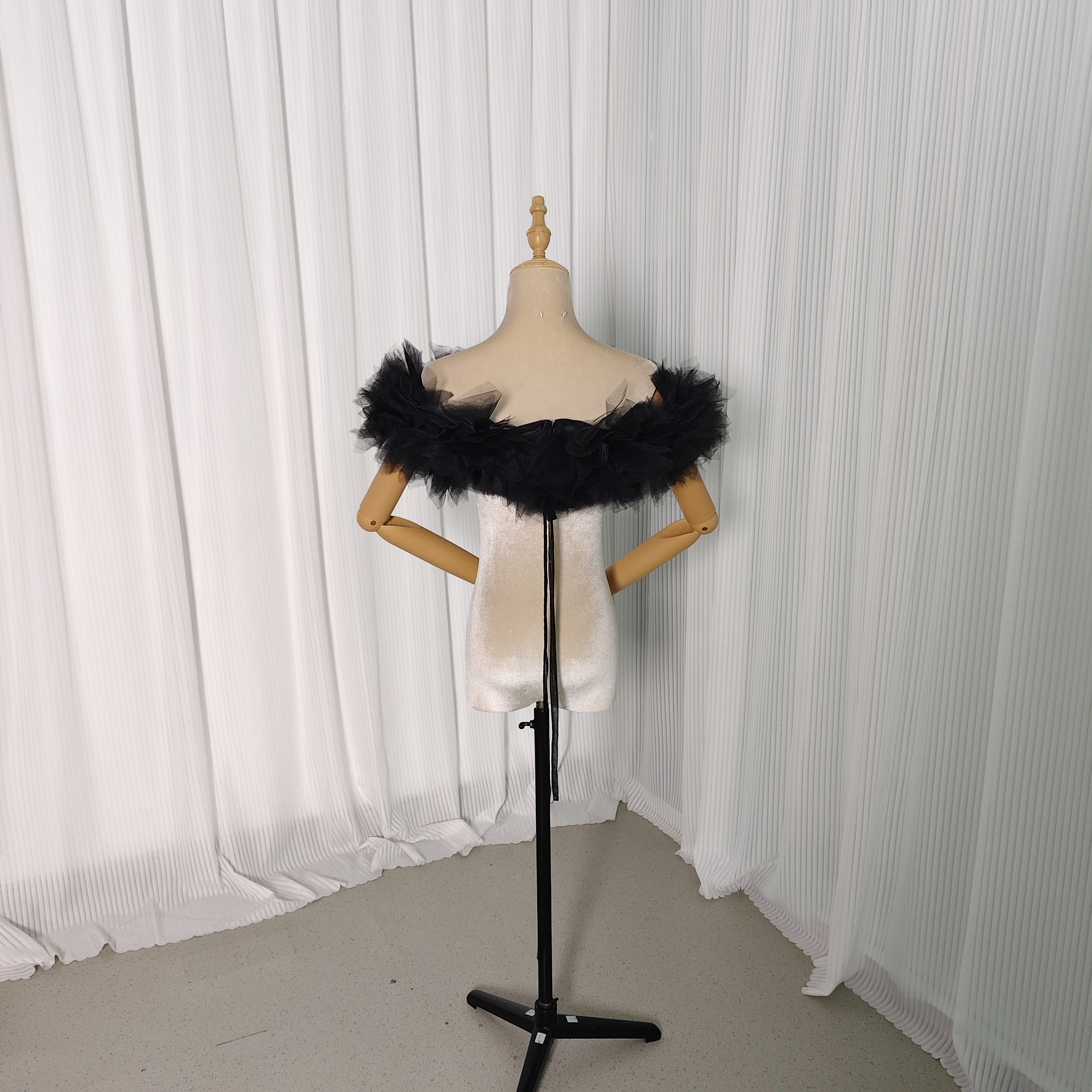 オフショルダー ブラック ソフトチュール 編み上げ 披露宴/結婚式 前撮り 色直し