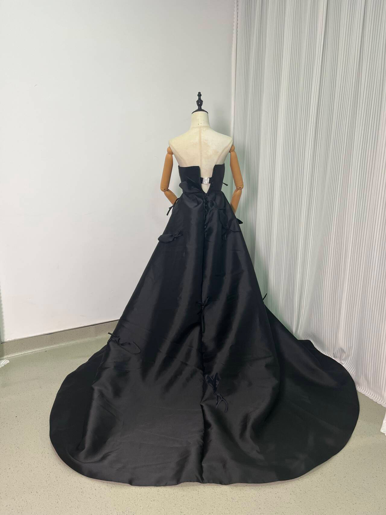 エレガント カラードレス ブラック ベアトップ リボン くるみボタン二次会 前撮り