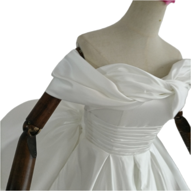 ウエディングドレス デザイン感 プリンセスライン オフショルダー 豪華なバックリボン 結婚式