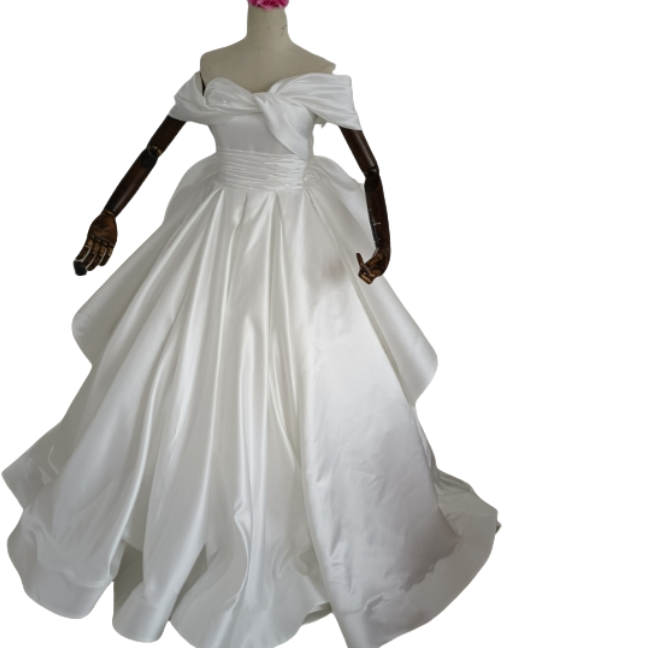 ウエディングドレス デザイン感 プリンセスライン オフショルダー 豪華なバックリボン 結婚式