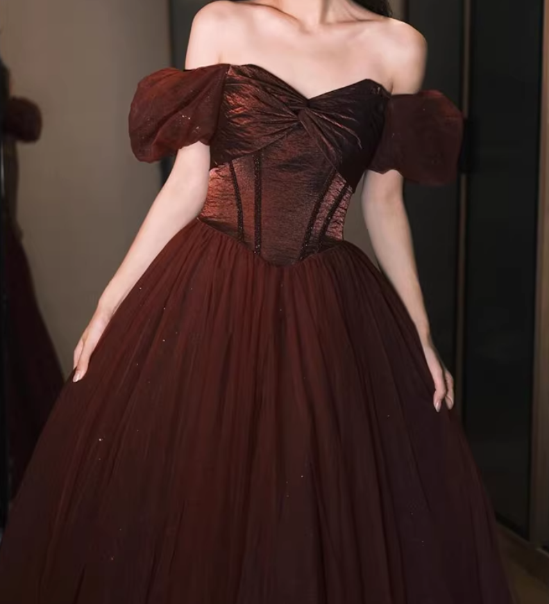 カラードレス ボルドー色 ベアトップ パフスリーブ キラキラチュール 揺らめく裾 演奏会
