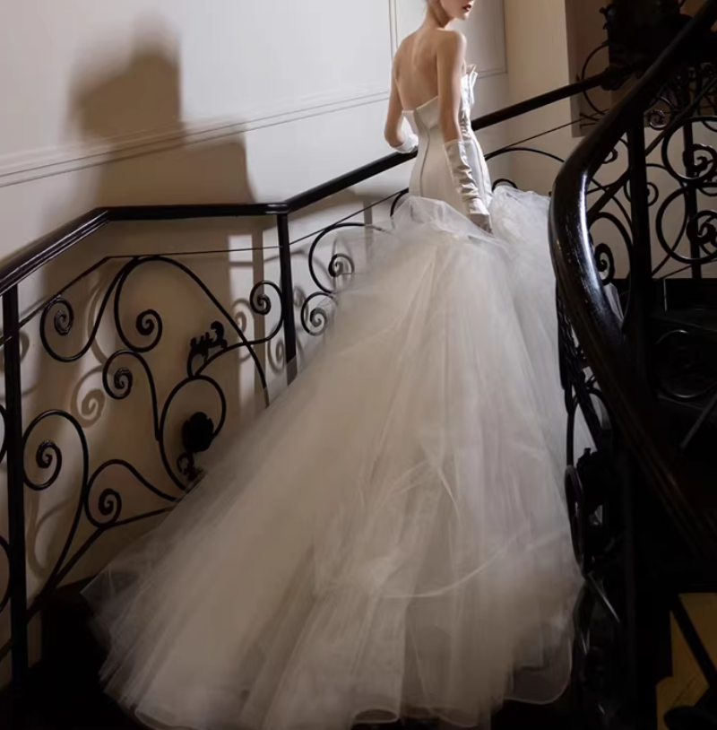 フランス風 ウェディングドレス ベアトップ マーメイドライン ソフトチュール 揺らめく裾 結婚式