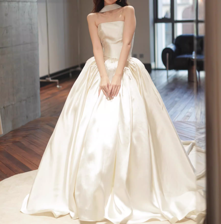 ウェディングドレス シルクタフタ ベアトップ フレアスカート ロングトレーン フランス風 結婚式