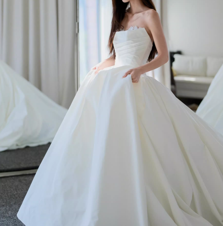 ウェディングドレス ベアトップ プリンセスライン 繊細レース ロイヤルサテン 編み上げ 結婚式