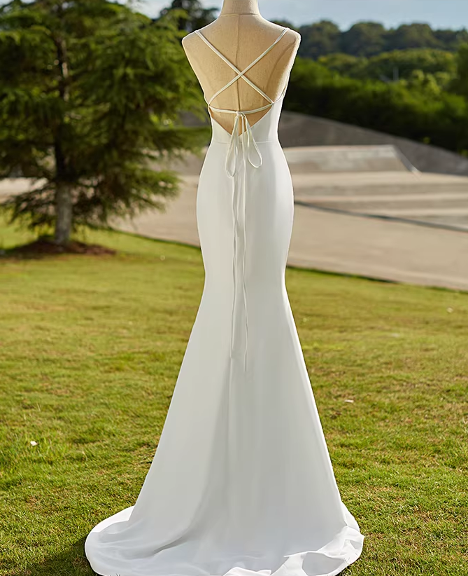 ウェディングドレス キャミソール Vネック マーメイドライン 背中見せ ミニトレーン 二次会
