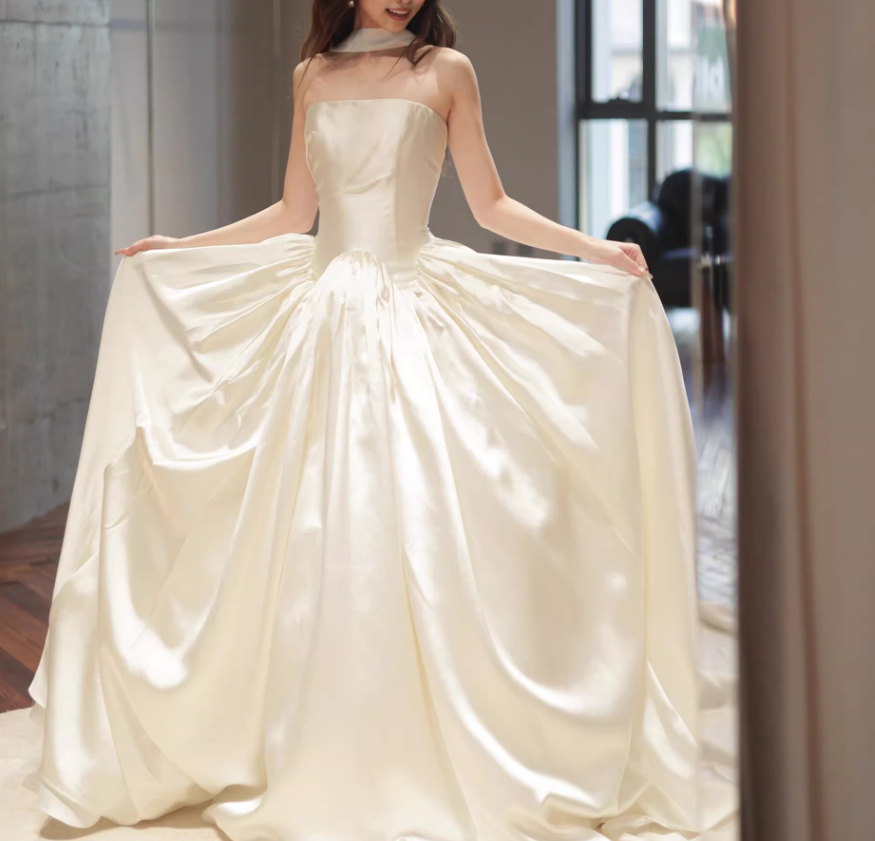 ウェディングドレス シルクタフタ ベアトップ フレアスカート ロングトレーン フランス風 結婚式