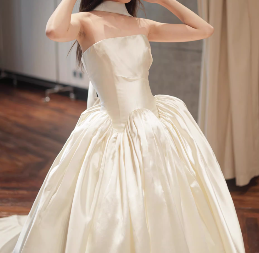 ウェディングドレス シルクタフタ ベアトップ フレアスカート ロングトレーン フランス風 結婚式