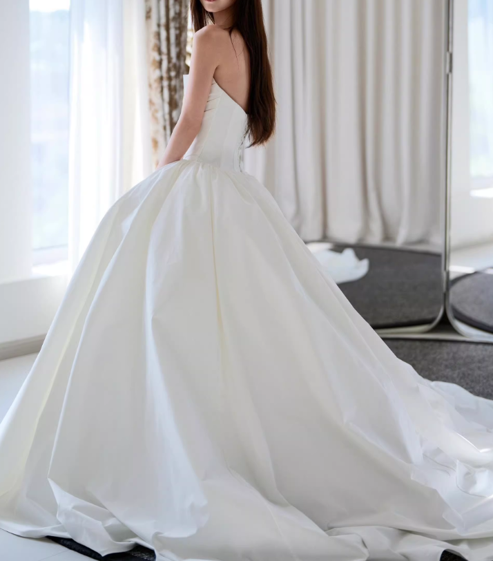 ウェディングドレス ベアトップ プリンセスライン 繊細レース ロイヤルサテン 編み上げ 結婚式