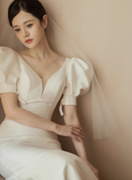 ウェディングドレス 姫袖 マーメイドライン Vネック 大人っぽい ロイヤルサテン 披露宴