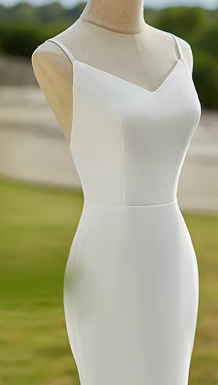 ウェディングドレス キャミソール Vネック マーメイドライン 背中見せ ミニトレーン 二次会