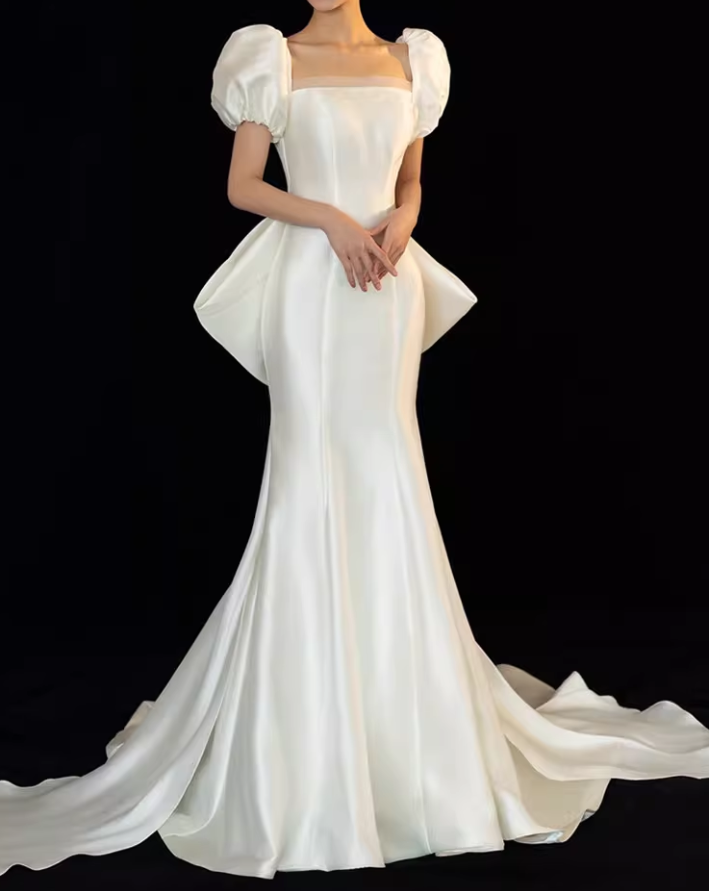 ウェディングドレス パフスリーブ 背中見せ 豪華なバックリボン 優雅なシルエット ミニトレーン 結婚式