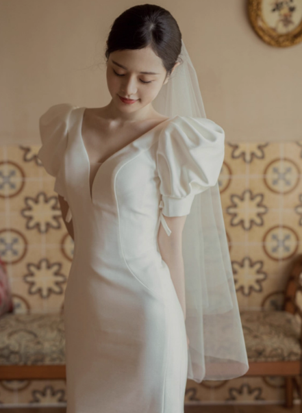 ウェディングドレス 姫袖 マーメイドライン Vネック 大人っぽい ロイヤルサテン 披露宴