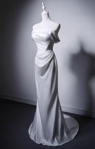 ウェディングドレス オフショルダー 優雅なシルエット ミニトレーン 編み上げ 大人っぽい 結婚式